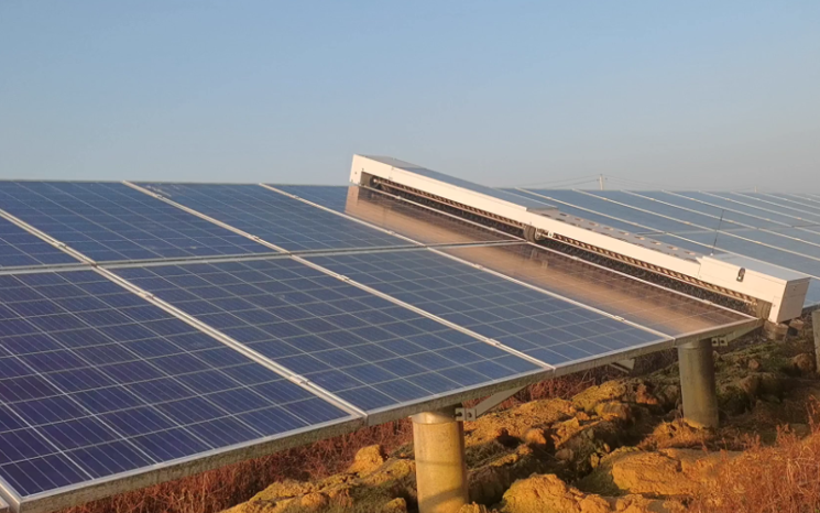 智能清扫“上岗” | 多多28电力光伏清扫机器人批量部署